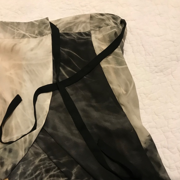 Stunning Simply Vera Vera Wang wrap skirt in black, gray & lime green (XS) - Picture 16 of 16